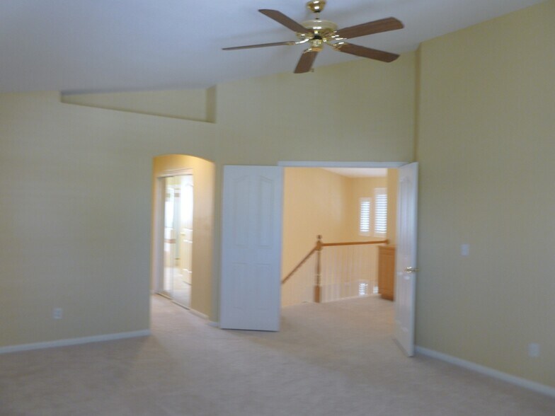 Building Photo - 208 Chaco Canyon Dr