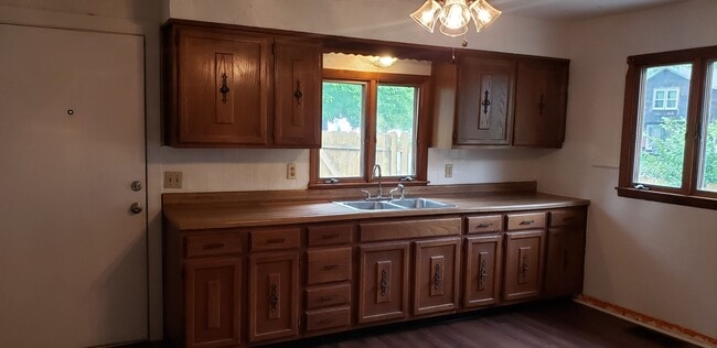 Building Photo - 3 bedroom 1 bath