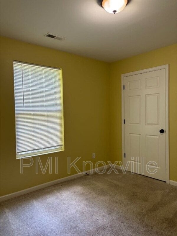 Building Photo - 2340 Boxwood Ln NE
