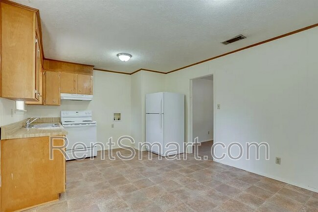 Building Photo - 107 McClain St