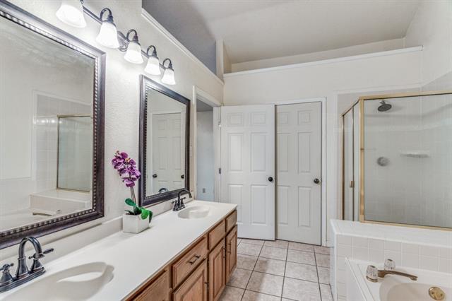 Building Photo - 620 Willow Oak Dr