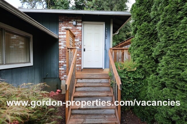 Primary Photo - Webster Rd - Gladstone 2 bedroom duplex