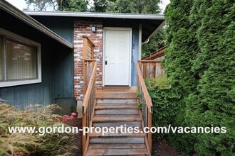 Building Photo - Webster Rd - Gladstone 2 bedroom duplex