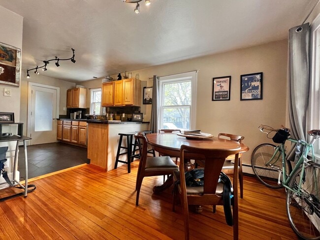 Building Photo - Amazing Location for a 2-Bedroom, 1-Bathro...