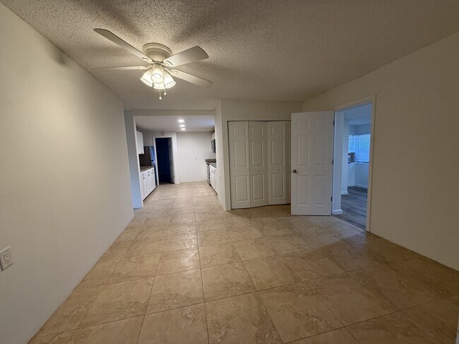 Building Photo - 202 2nd St