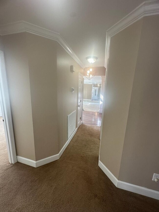 Building Photo - 212 Brooks Dr