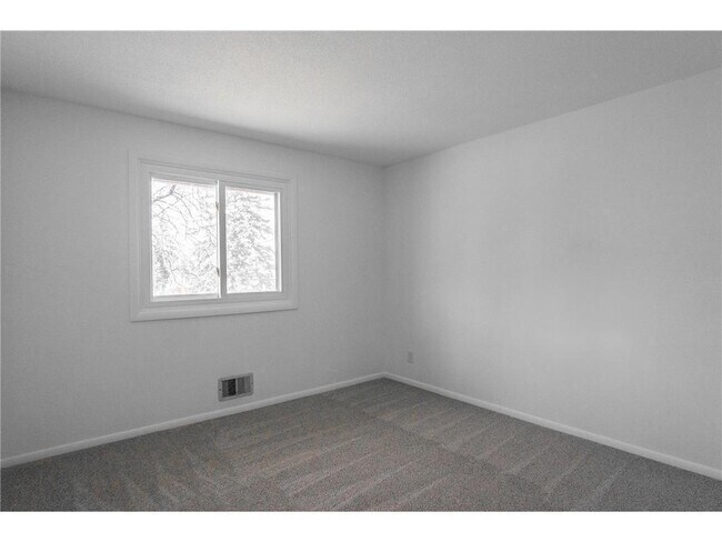 Building Photo - 7740 Arlington Ave N