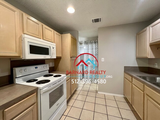 Building Photo - Available July 25: Spacious 3 Bedroom, 2.5 Bath Duplex with Garage