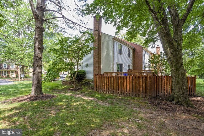Building Photo - 2937 Village Spring Ln