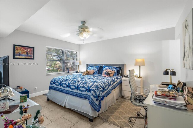 Building Photo - 3014 SW 21st Terrace