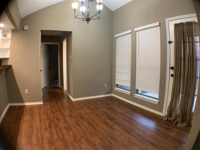 Building Photo - 16041 Stoneham Cir