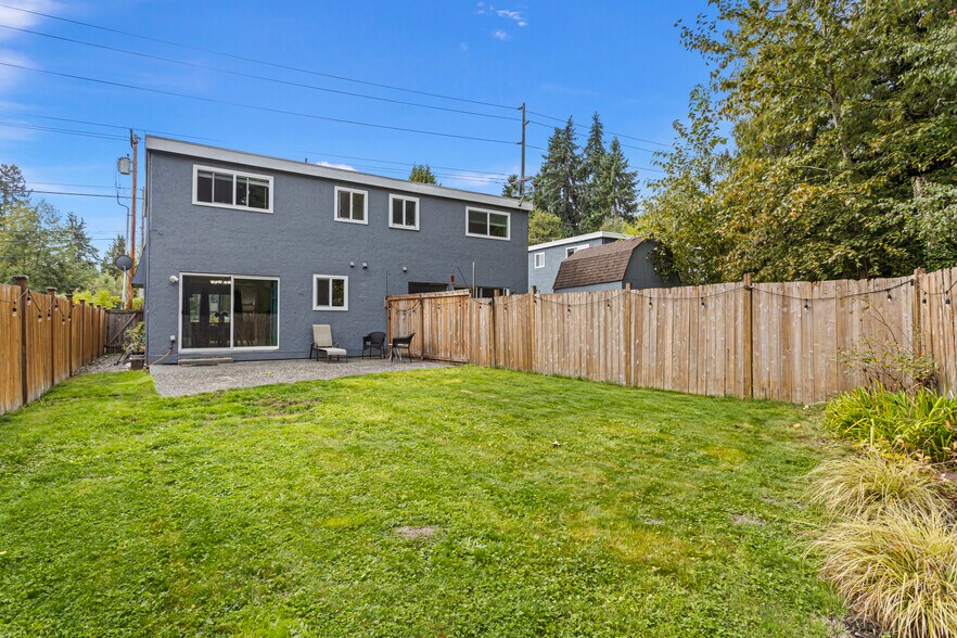 Backyard - view 2 - fully fenced in for privacy - 1520 NE 195th St