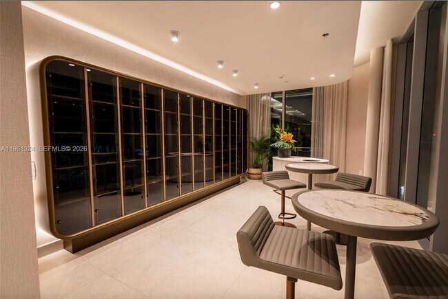 Building Photo - 700 NE 24th St