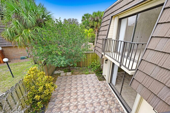 Building Photo - 2111 Vista Oaks Cir NE