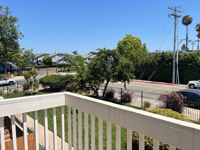 Building Photo - Live the Coveted Encinitas Lifestyle!