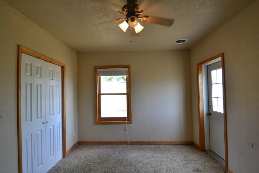 Building Photo - 1203 S Osteopathy Ave