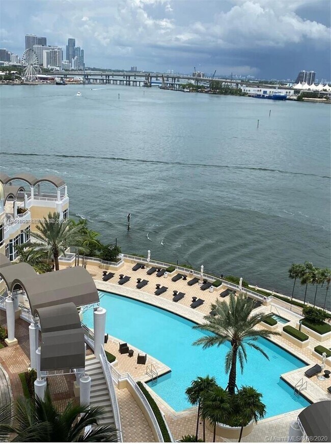 Building Photo - 808 Brickell Key Dr