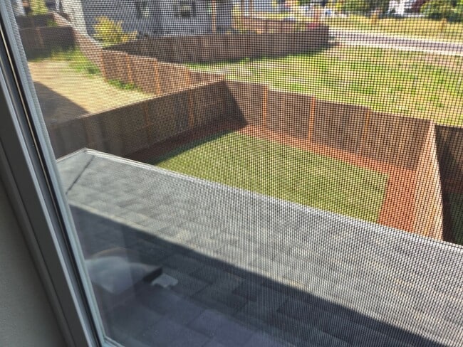 Building Photo - Brand New 3 bdrm 2 1/2 bath townhouse