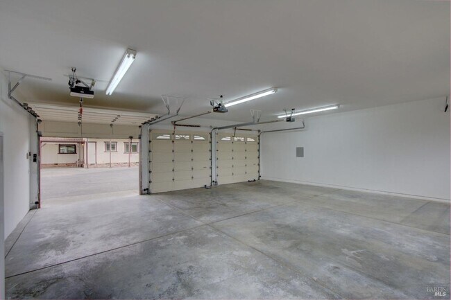 Building Photo - 201 (20300 Arnold)