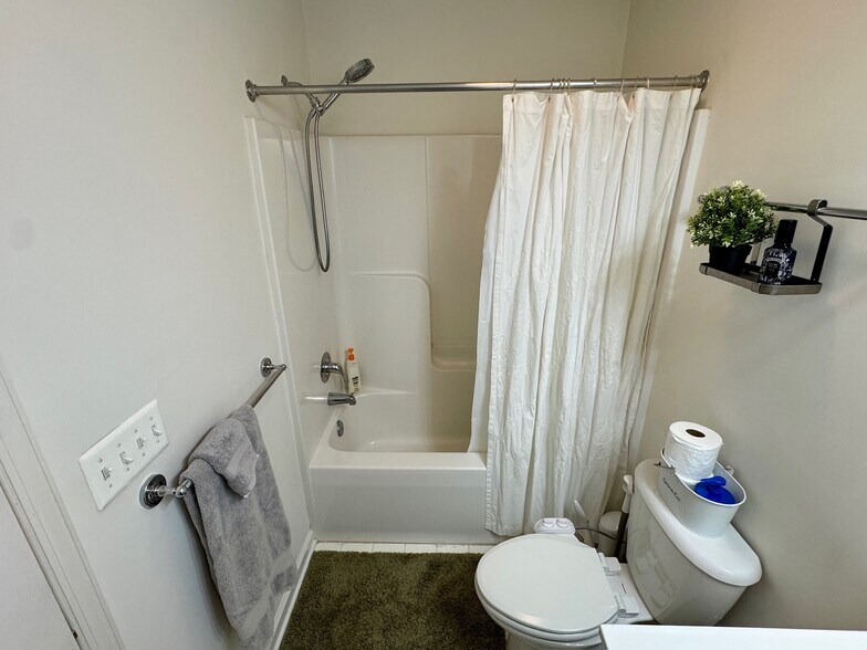 Building Photo - 171 Brookwood Dr