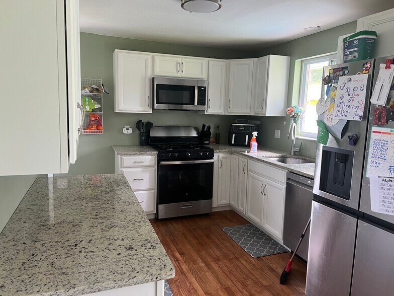 Building Photo - 414 Wyndhurst Dr