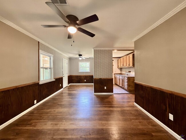 Building Photo - 111 Marilyn Dr