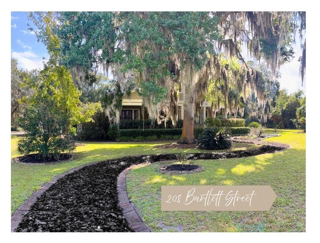 Building Photo - 208 Bartlett St