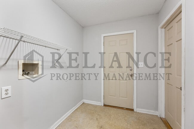 Building Photo - 1213 N Glendale St