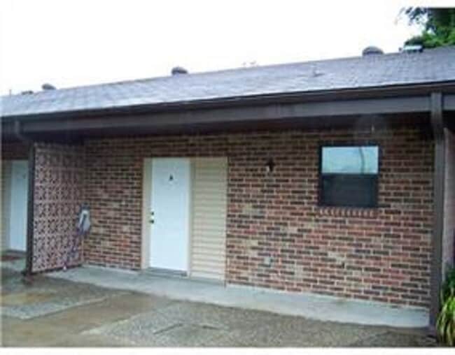 Building Photo - 711 Marais St