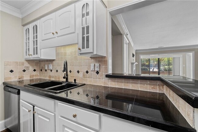 Building Photo - 1120 Highland Bluff Dr S E