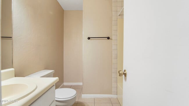 Building Photo - 807 White Oak Ct