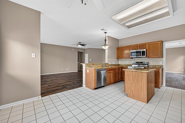 Building Photo - 2143 Mossy Trail Dr