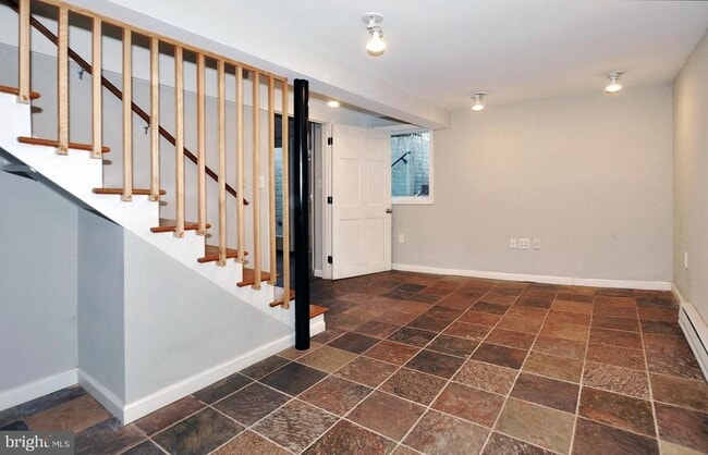 Building Photo - 4630 River Rd