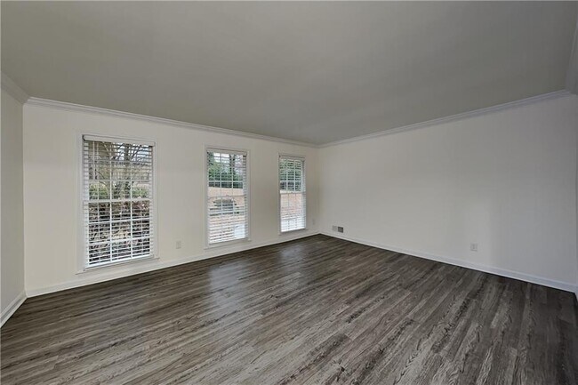 Building Photo - 3350 Turtle Lake Club Dr SE