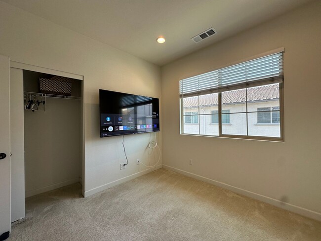 Building Photo - Room for Rent in Stanton-Prime Location