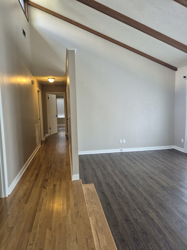 Building Photo - 207 Brookview Terrace