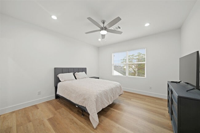 Building Photo - 2510 Gray St