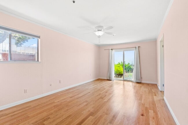 Building Photo - Alameda Waterfront Living: 2 Bed Condo wit...