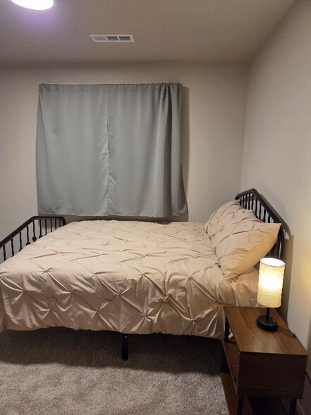 Building Photo - 600 Van Wy