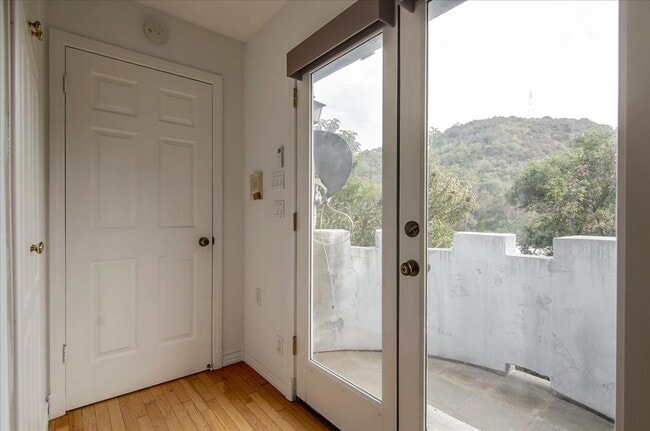 Building Photo - 8527 Wonderland Ave