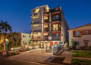 Building Photo - mid374