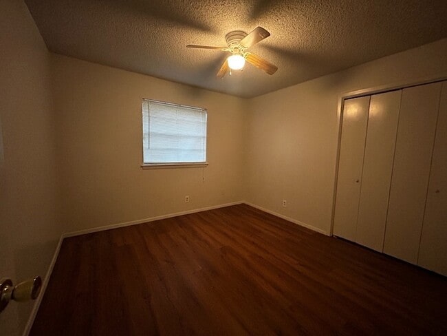 Building Photo - 2716 Sibley Dr