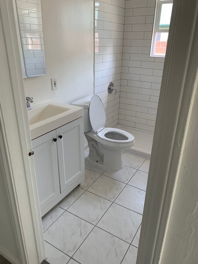 bathroom - 9044 Hubbard St