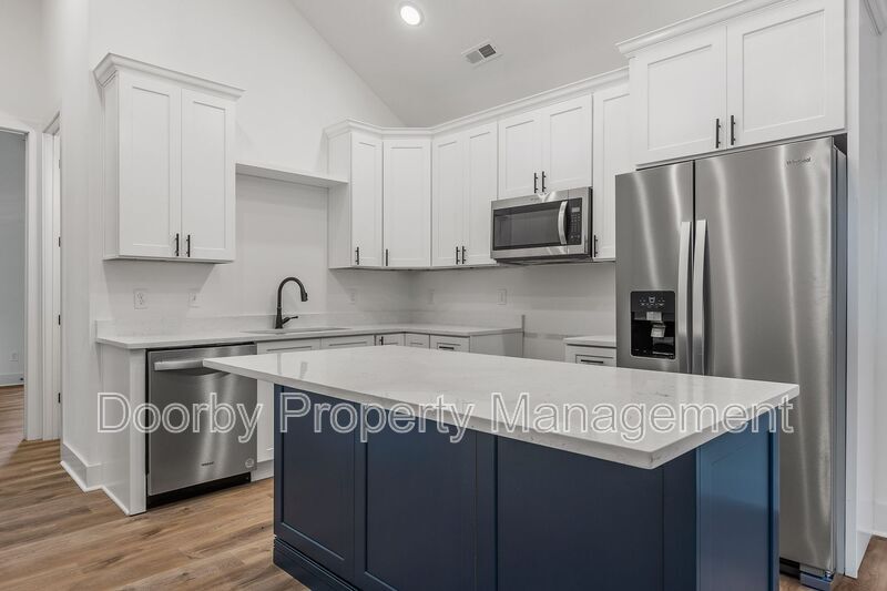 Building Photo - 2305 Kirby Ave