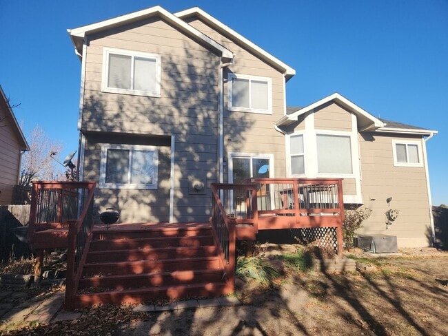 Building Photo - N/E home with 4 bed, 4 baths, 2 car garage!