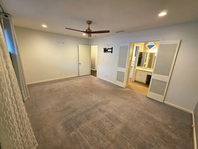 Building Photo - 534 Beechwood Dr