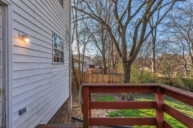 Building Photo - Three Bedroom, Two Level Duplex for Rent!