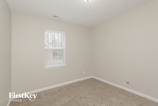 Building Photo - 6202 Suntrace Way