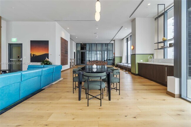 Building Photo - 11 NE 6th St