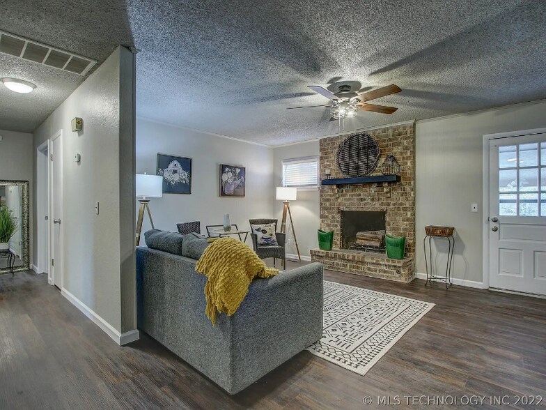 Building Photo - 4301 S Elm St